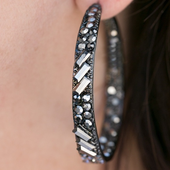 Black Hoops 🖤 - Picture 3 of 5